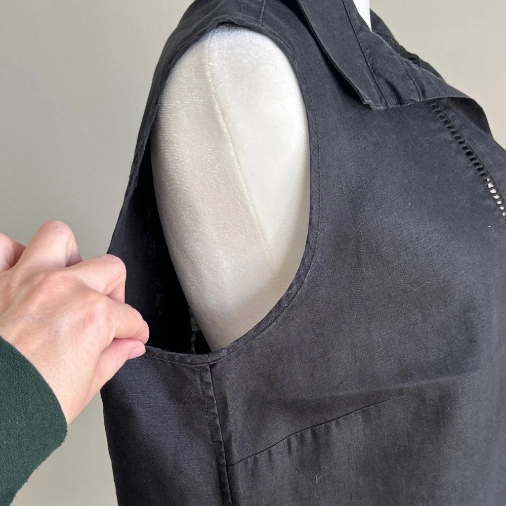 Chicos no iron linen Sleeveless Black Collared Top - Picture 7 of 10